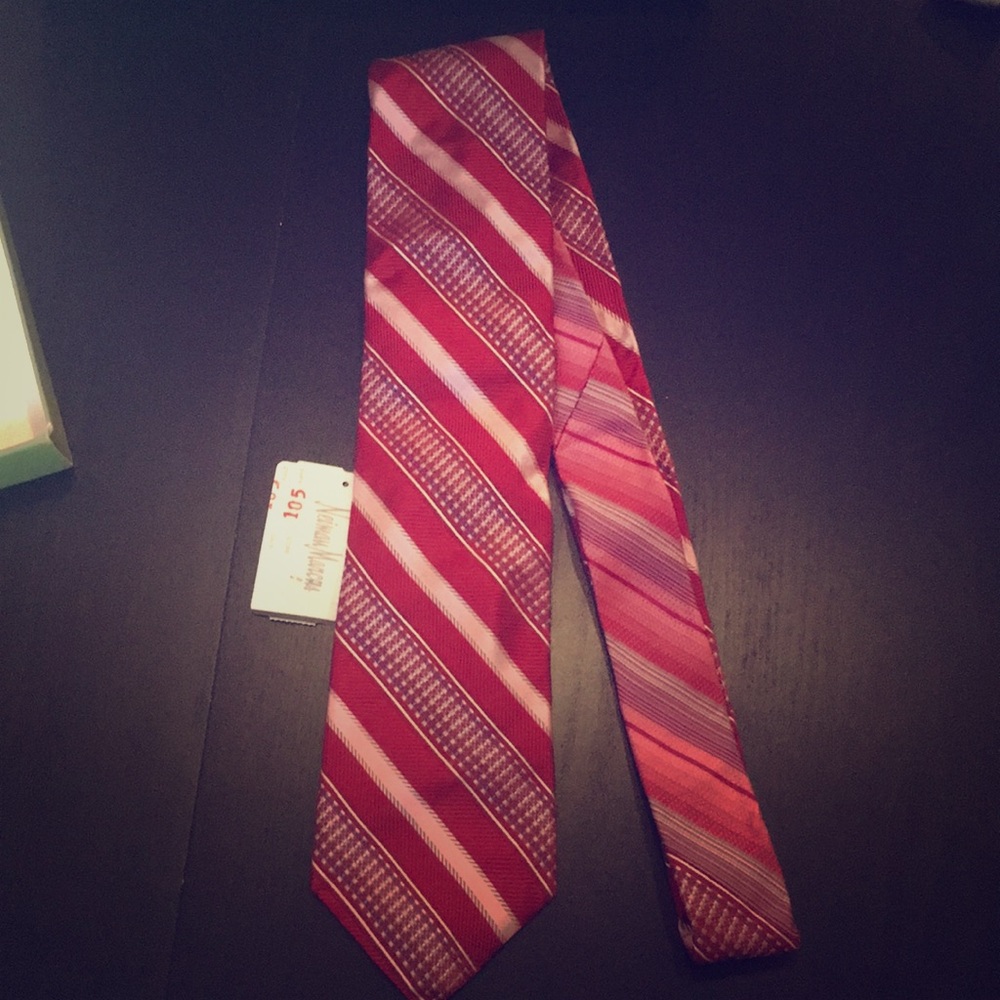 BNWT ROBERT GRAHAM RED STRIPE MENS TIE